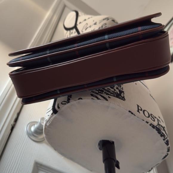 Burberry - Picture 4 of 16